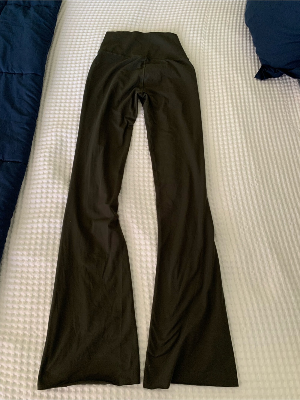 Vuori Women's Olive Green Flare Yoga Pants size XXS Tall EUC - Picture 2 of 5